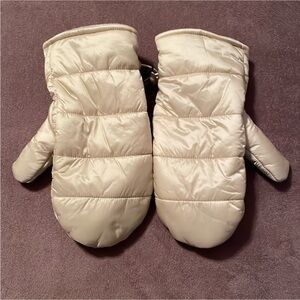 Reitmans champagne coloured mittens size Small/Medium NWT